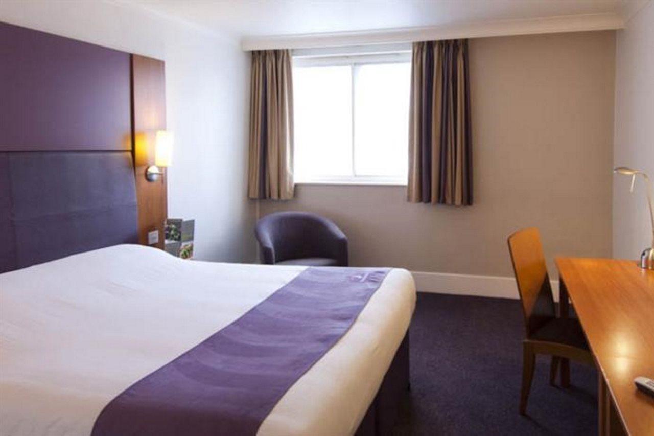 Premier Inn Glasgow Newton Mearns Exterior foto